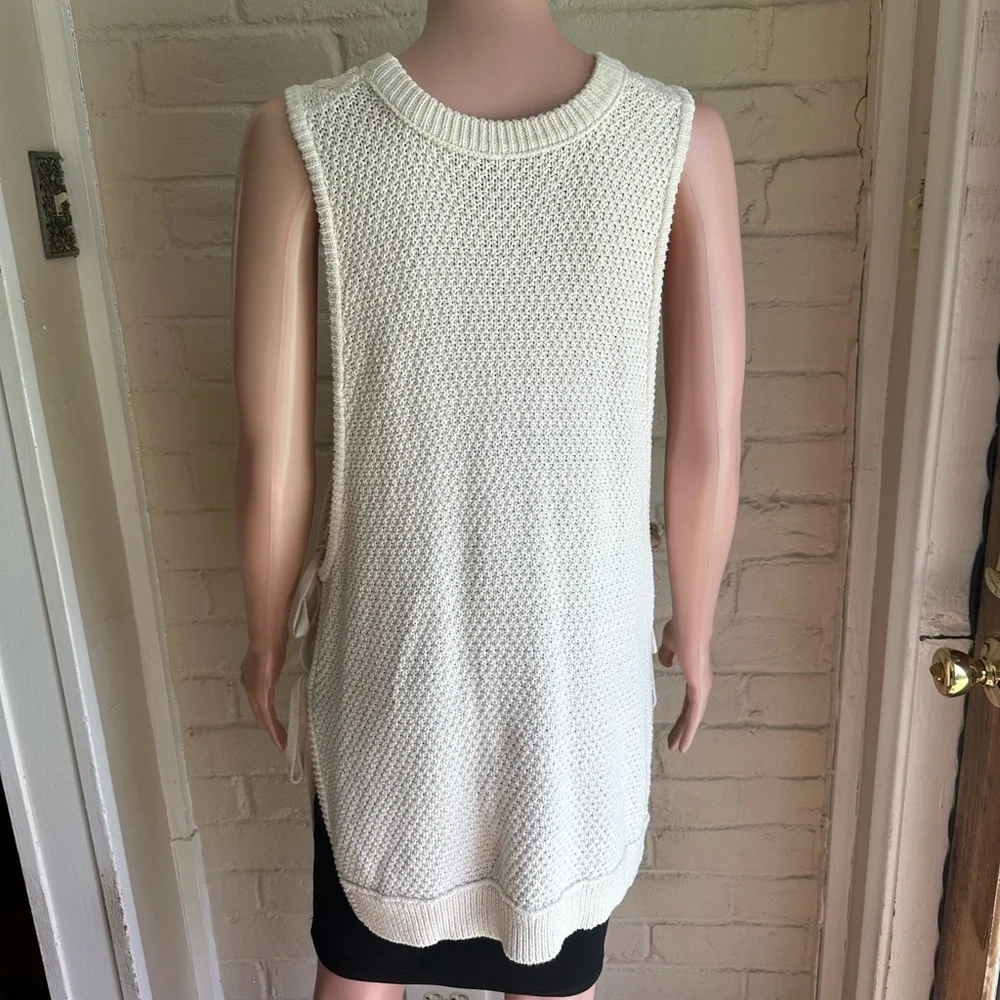 New Romantics by Free People size small cream colored sweater cut off